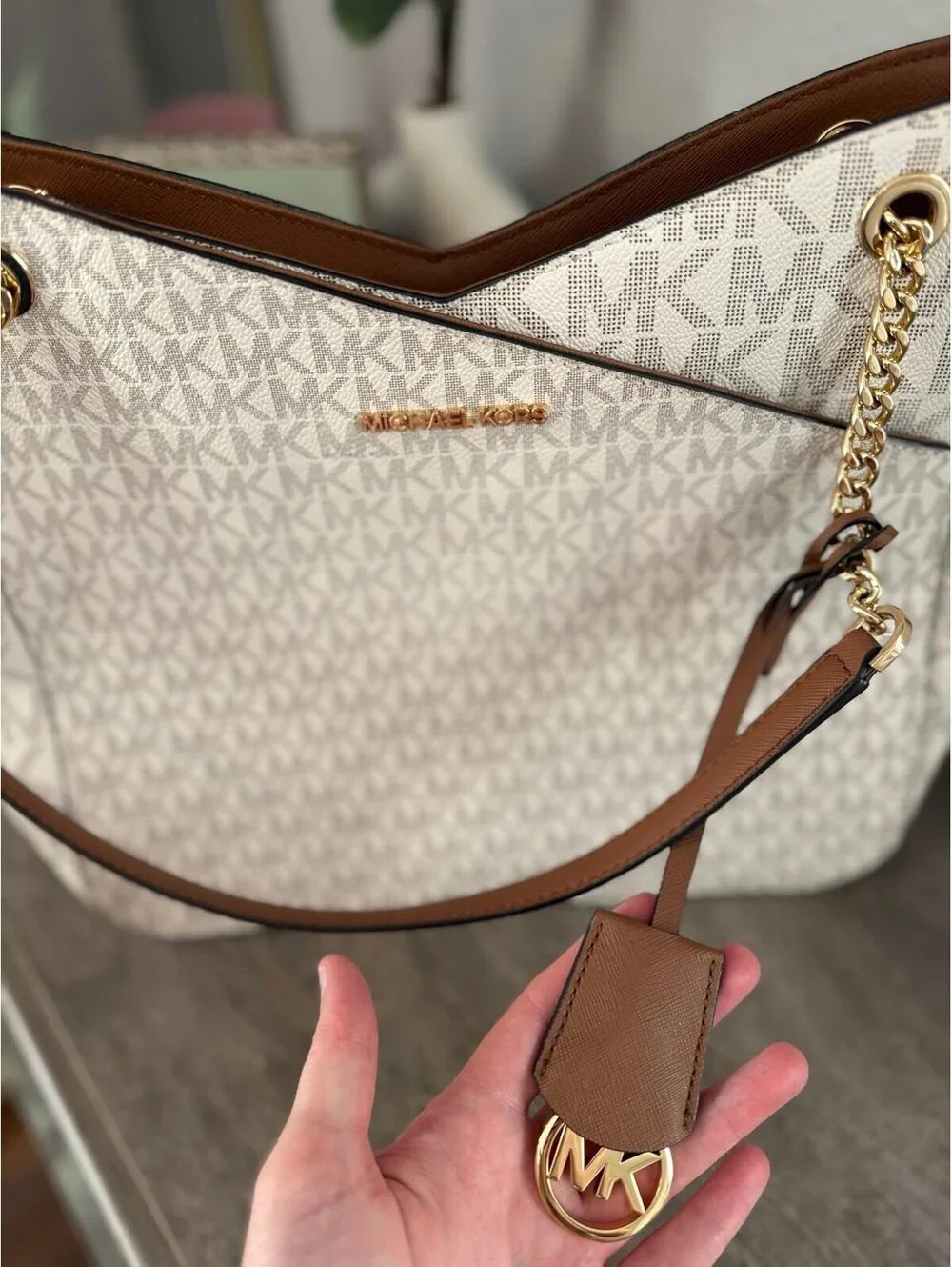 Michael Kors Jet Set Large Chain Shoulder Tote